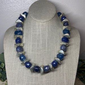 🔥3/$18🔥 Silver and Blue large beaded necklace